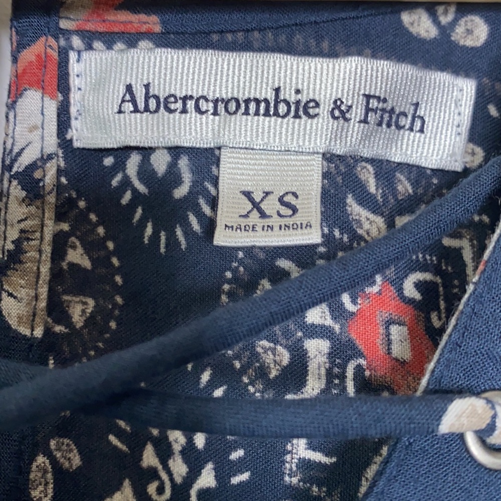 A&F Lace Up Navy Floral Romper - Picture 4 of 8